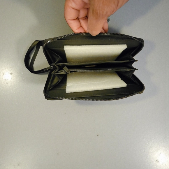 Steve Madden Black Quilted Shoulder Bag 🖤👜 with Pink XOXO Wallet 💗💋💄 - Picture 5 of 5